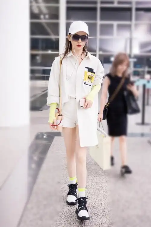 戚薇纯白清新机场写真图片66