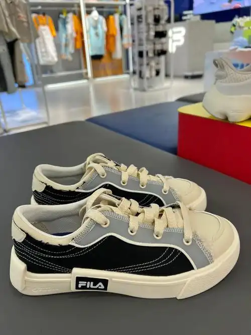fila斐乐板鞋女款