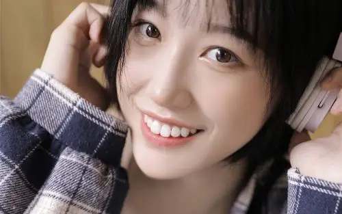 格子衬衫美女图片桌面壁纸高清大图预览1920x1200_大陆明星下载_美桌