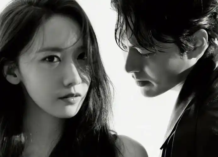 玄彬林允儿共助2电影团队杂志海报