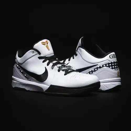 1,科比最喜欢的球鞋是nike zoom kobe 5nike zoom kobe 5以足球鞋为