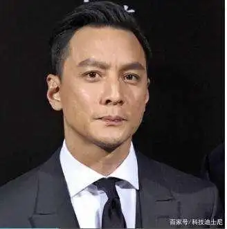 留大背头"最帅气"的5位男星:万梓良痞帅,周润发众望所归