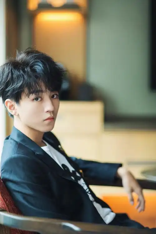 王俊凯采访拒提易烊千玺