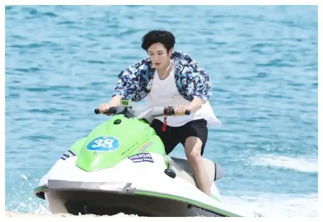 吴宣仪李汶翰杨超越完美的夏天路透俊男靓女太养眼