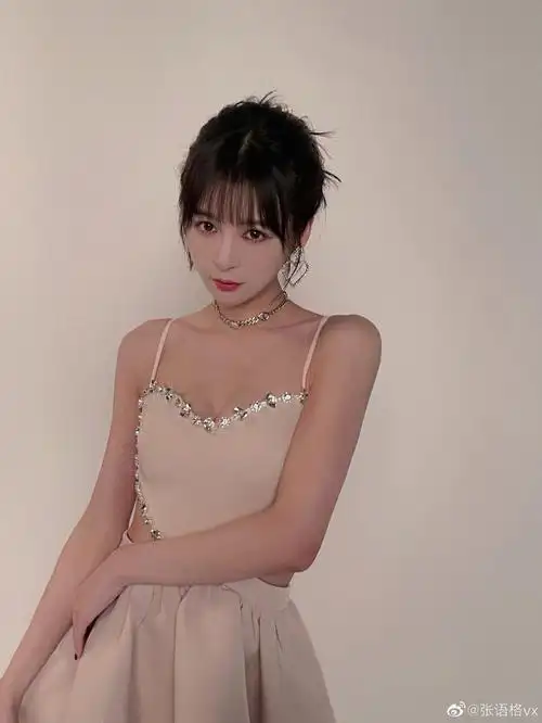 明星穿搭tata张语格inbloomin