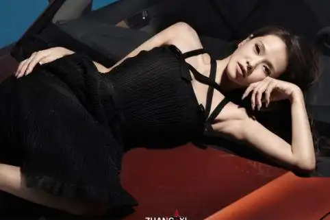 > 伊能静香车写真 曲线毕露性感风情撩人