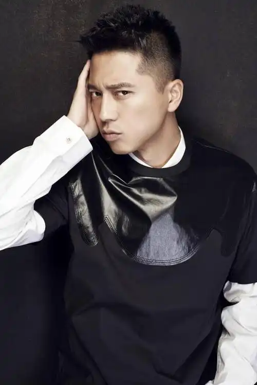 哗然一片,王雷成功击败于和伟,张嘉益等实力派演员,获优秀男演员奖