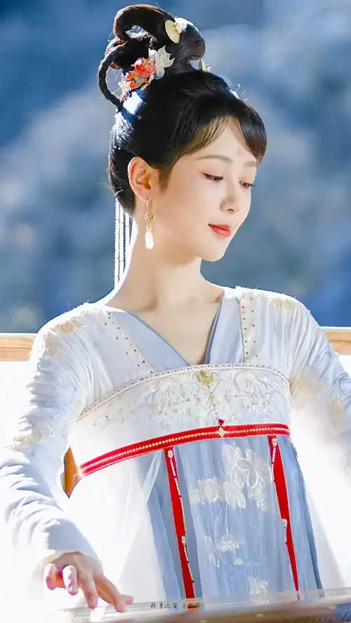 杨紫小夭抚琴六宫格剧照