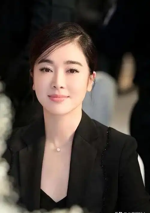 事实证明,46岁的"氧气美女"左小青,终于"露出原形"