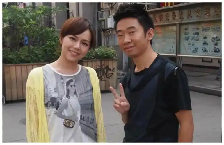 其实不然,他一直都是有女朋友的,而且两人已经谈14年了,恋情还是杨迪