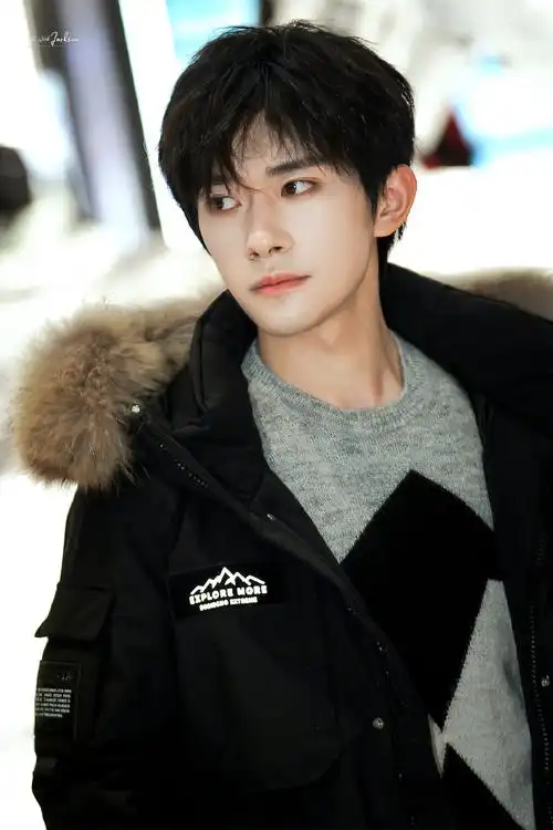 gq船上外景##易烊千玺代言波司登