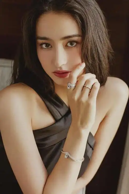 肖战版《射雕》《爱有天意》中德混血美女李宛妲撞脸黎姿