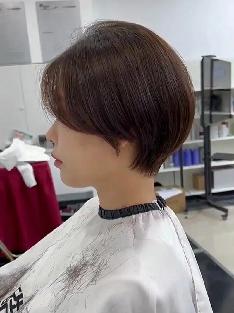 适合圆脸女生的短发发型 搭配 冷茶棕色 适合圆脸女生的短发发型 搭配