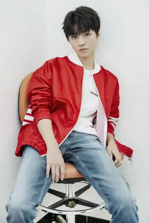 [tfboys][分享]200511 给王俊凯一把椅子,看总裁强势上线