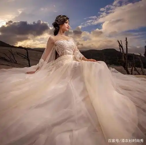 顶级婚服品牌yolancris推出最新款婚纱,仙气飘飘,真是太美了