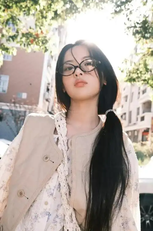 美女明星杨超越今日最新美照释出啦森系美少女啊