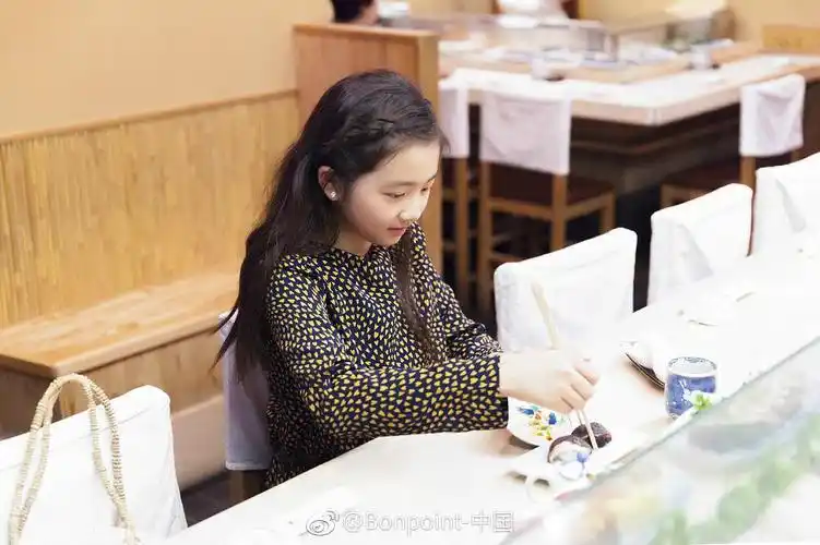 生日快乐妹妹人儿!虽然过了日子啦黄少艾真的太q了.