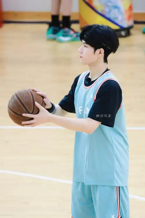 张真源超话90#张真源 荷尔蒙引爆点#98#张真源负角度进球#篮球