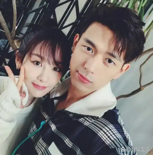 【李现与杨紫合作默契但私交一般,转发过去生日祝福旧照为杨紫庆生】