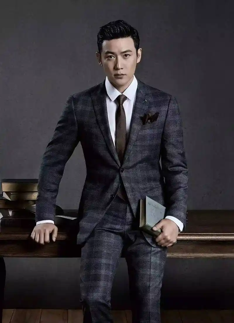 陆毅翻包视频媒体杂志植入13524211195