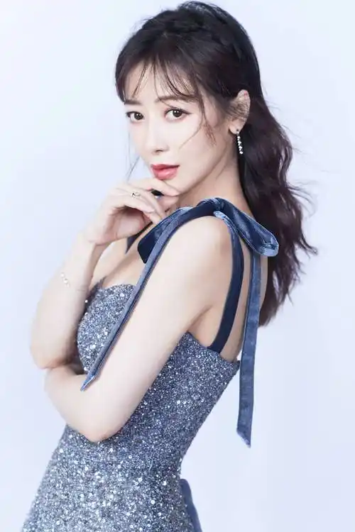 陈紫函戴向宇登时尚新娘封面神颜夫妇七夕情侣大片来袭