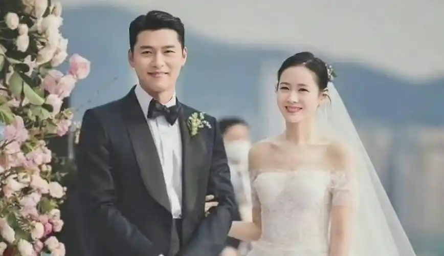 玄彬孙艺珍同框看球赛!玄彬幸福肥显邋遢,女方颜值依旧在线