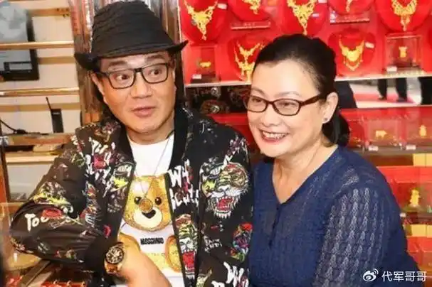 在2023年时取消了结婚的打算,据香港媒体的报道是因为鲁振顺和女友