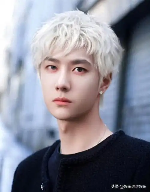 不敢剪短发,生怕自己颜值上的缺陷不能被发型修饰,所以,当王一博短发