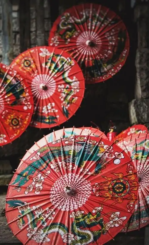 你们有看到过一张红色油纸伞的壁纸吗