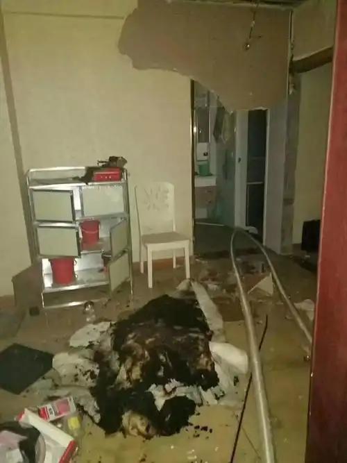 【爆料】玉带城住户热水器爆炸,防盗护栏都爆烂了|| 银河超市门口捡到