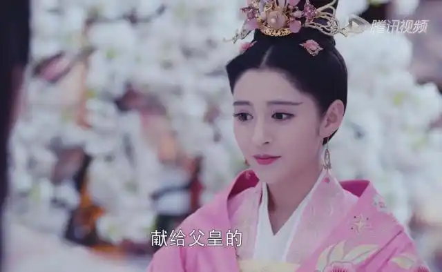盘点古装剧华美的王妃造型:杨蓉发髻沉,安以轩服装贵,谁最吸睛