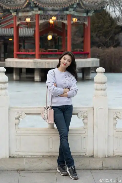 刘涛最新营业照掉落,这次她化上了蜜桃少女妆,真是美得无法形容