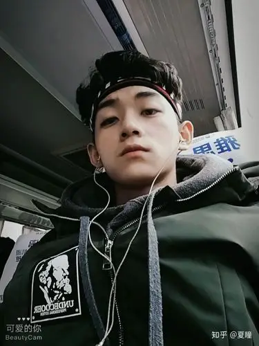 你见过的最好看的男生长什么样子?