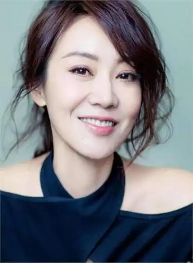 "糊涂"的闫妮:当年前夫选择与她离婚?如今牵手"小鲜肉"