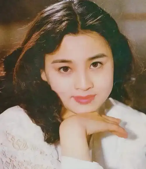 演员赵明明刚出产房就被离婚单亲妈妈23年风光背后有眼泪