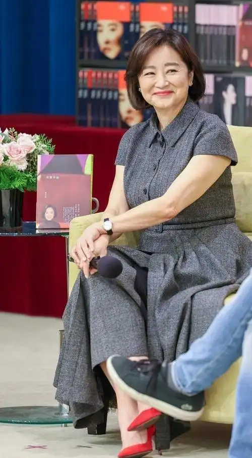 68岁林青霞结婚近30年仍看富商老公脸色行事,曝邢李原最大禁忌