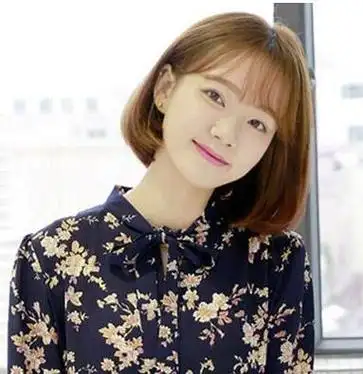 相关阅读:小清新韩式无刘海中分发型扎法图片最新狗啃刘海显瘦短发