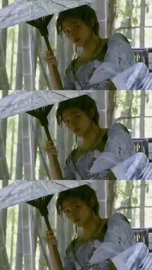 关晓彤撑伞经典片段拍摄场景开伞的一瞬间就惊艳到了