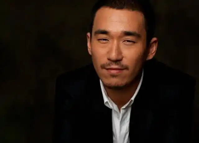 张默多次犯错,张国立道歉无用,只得转战幕后当股东