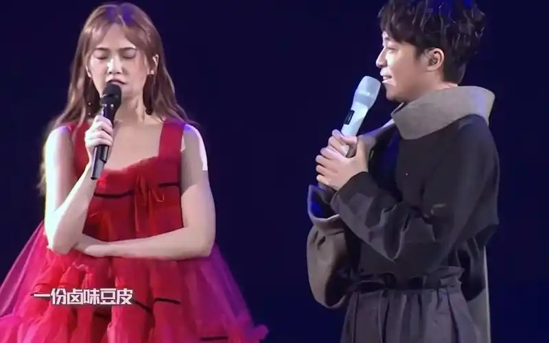 杨丞琳吴青峰吃货版年轮说,你还能响起原来的歌词吗