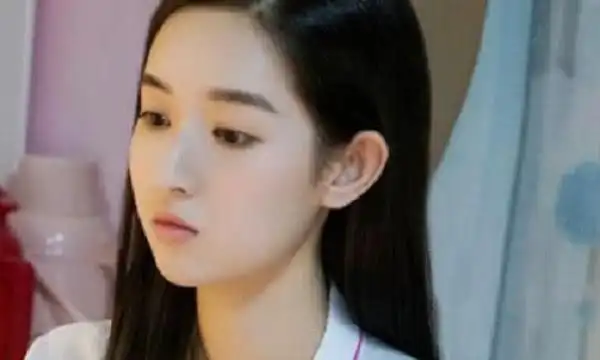 少年派公认校花当邓小琪穿上水母裙网友只可远观