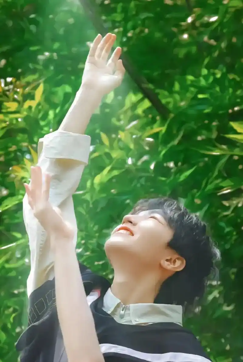 蓝海!假如你是李华,你的英国笔友peter最近对王俊凯很 - 抖音