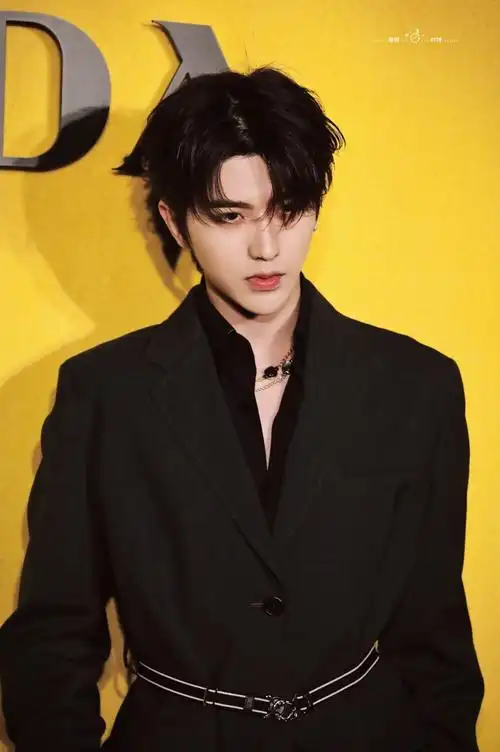 蔡徐坤 200924上海荣宅prada cr:凝固时钟·august丨蔡徐坤