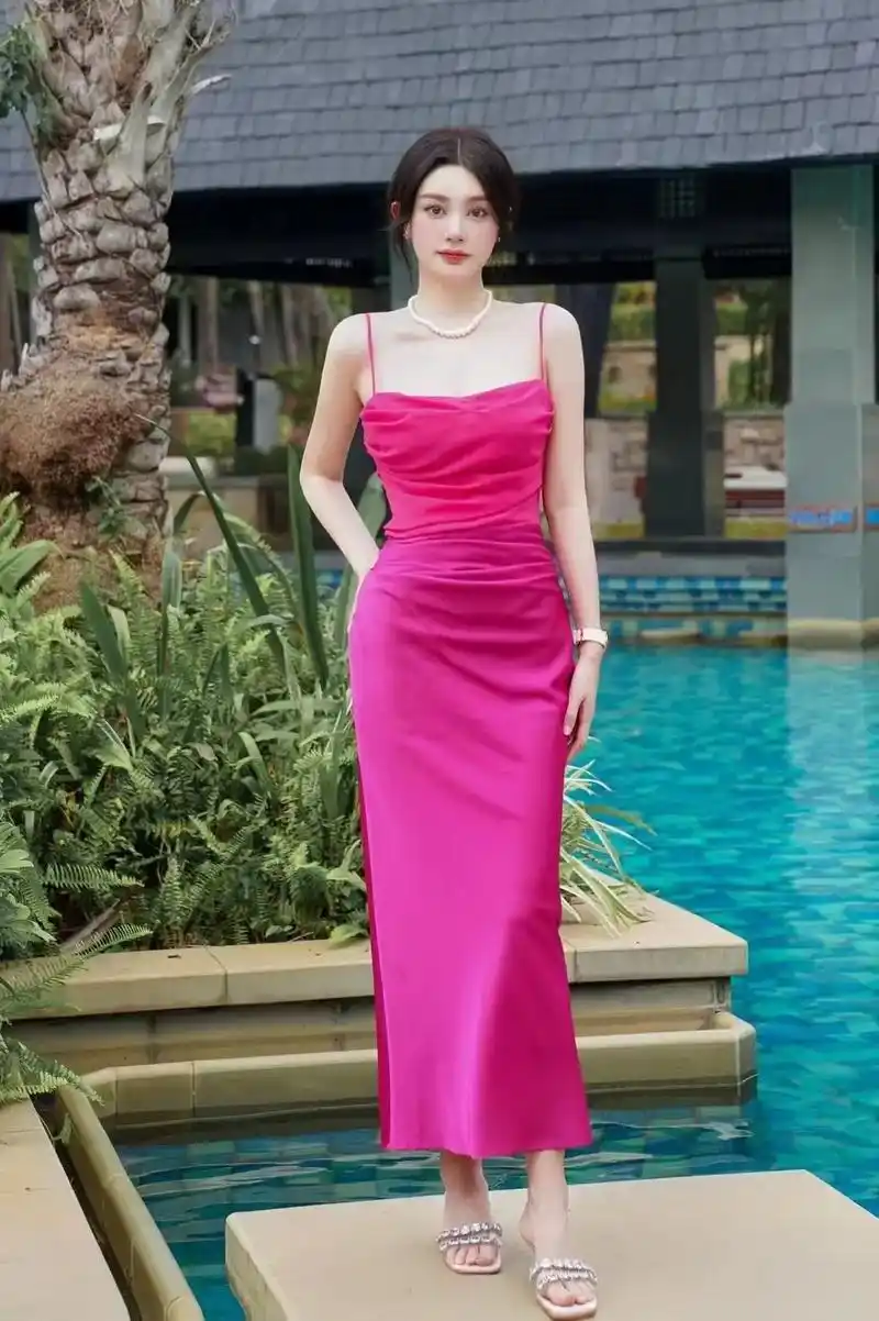 houseofcb 2023ss 春夏绸缎鱼骨吊带连衣裙 - 抖音