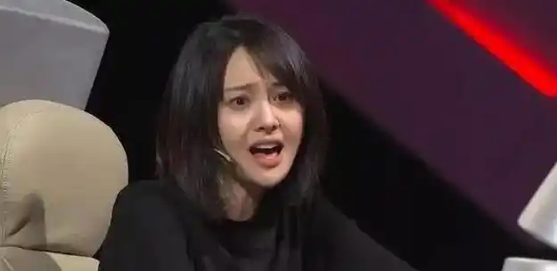 郑爽近况曝光,身体肿得像个大妈,球迷心疼他,希望他早日报仇!