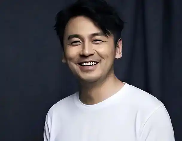 18岁黄渤忍了,18岁鹿晗也忍了,看了18岁的雷佳音我忍不了了