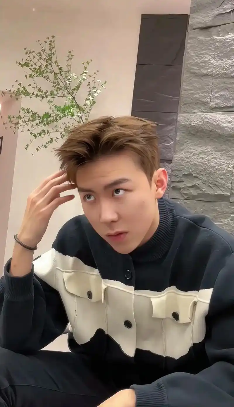 痞帅二八分,小众风#男士烫发 #痞帅发型 #小众风格 #服帖烫