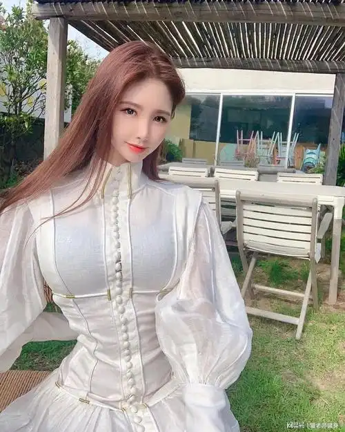 韩国e罩杯健身正妹太撩人胸部挺翘不下垂性感妖艳胸肌训练