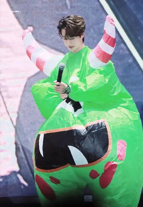 王一博甜甜小绿怪兽