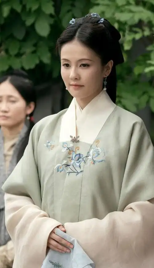 在年轻一辈演员中,白鹿原的工作实力是数一数二的,她在《凤囚凰》中